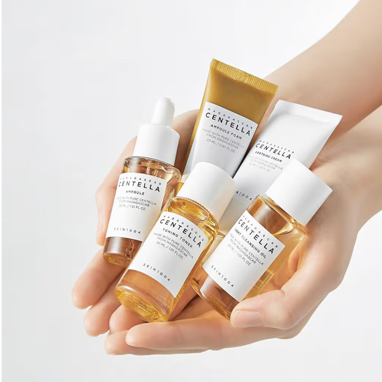 پک مسافرتی SKIN1004 Madagascar Centella کامل، نمای جلو