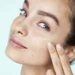 آبرسان لورال حاوی هیالورونیک اسید – مرطوب‌کننده سبک و سریع‌الجذب